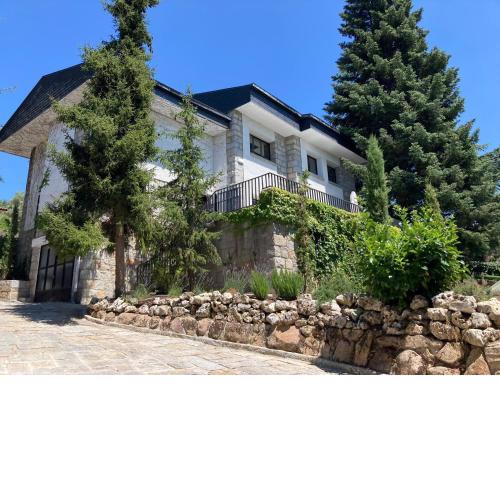 Gran chalet con piscina en Navacerrada