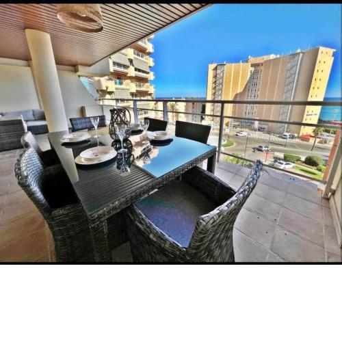 Gran terraza, al lado del mar.