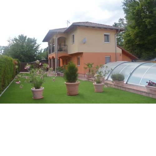 Granada Medencés Apartmanház