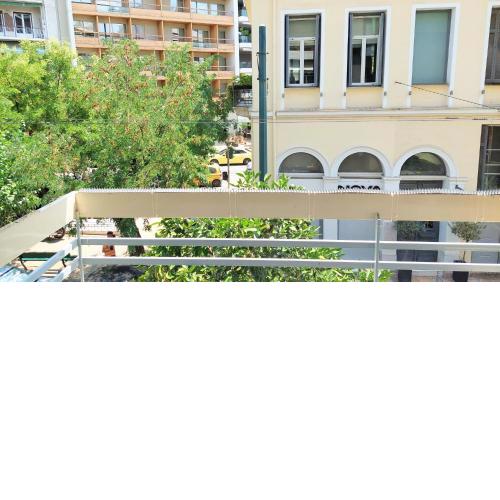 Grand apartment in Acropolis museum