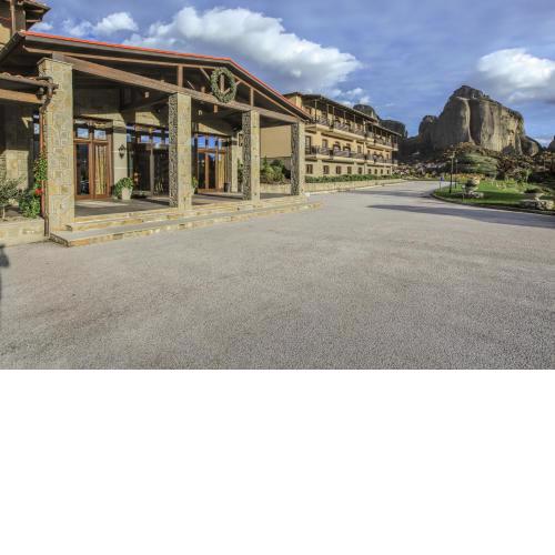 Grand Meteora Hotel