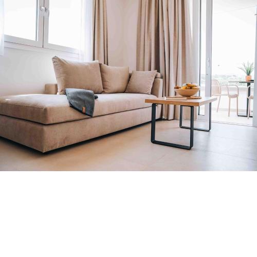 Grand White Apartments