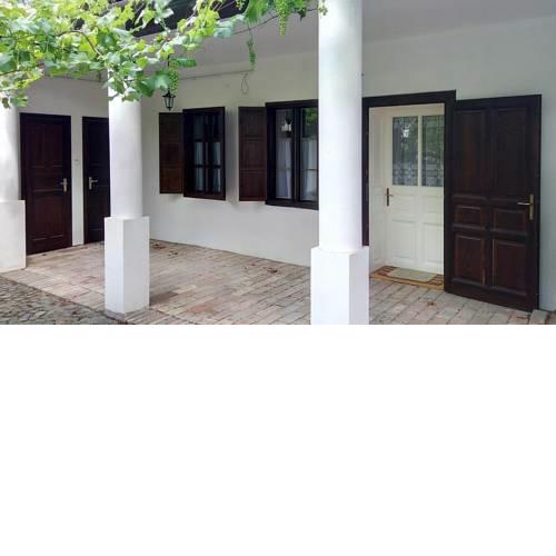 Grape Arbour Apartment