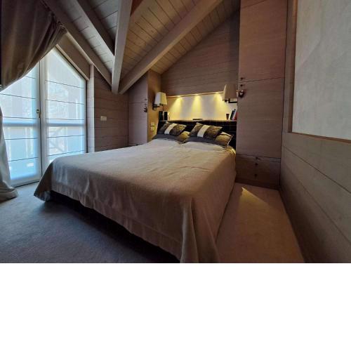 GRAYNITE-Ascent Apartment