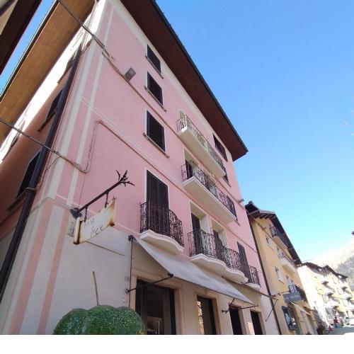 GRAYNITE-Old Village Apartment