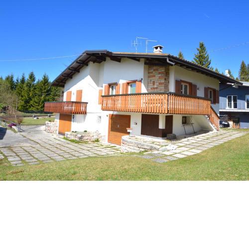 GRAZIOSA BIFAMILIARE AD ASIAGO con giardino privato