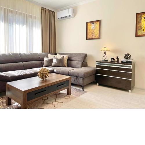 Great 2BDR Apartment in the Centre for 6 Guests