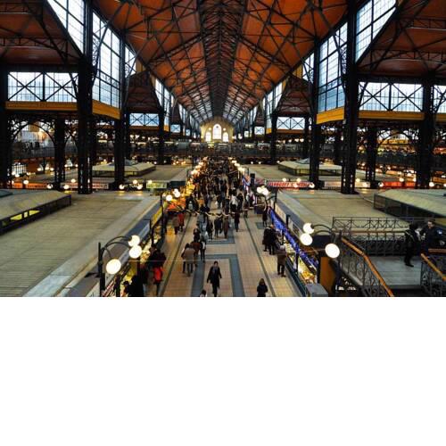 Great Market Hall apartment, 4 BDRM, 2 BTHROOM,AC