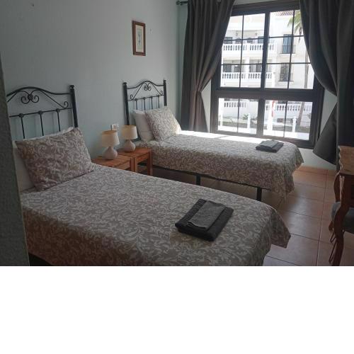 Greatly located apartment with heated pool, Los Cristianos