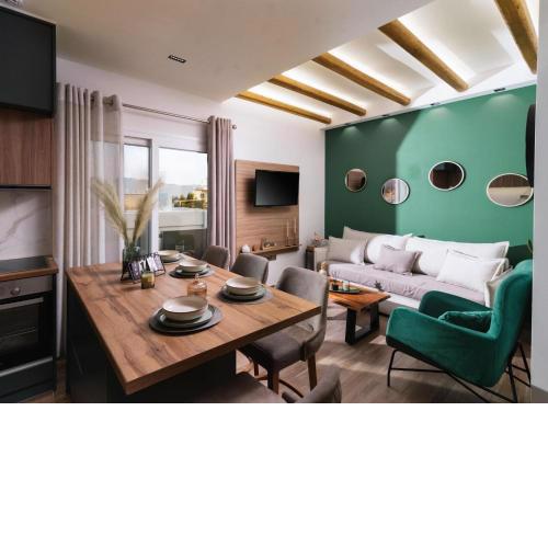 Green Apartment in the Hill