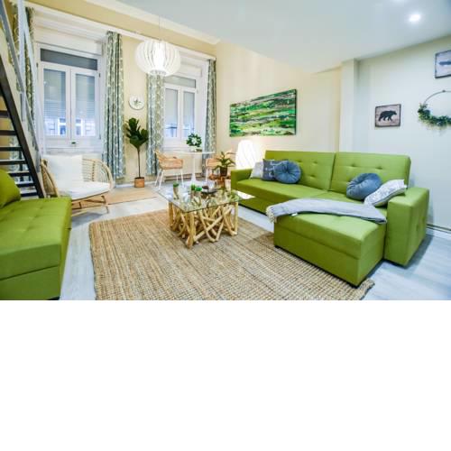 Green-Cozy Apartment in the middle of party district
