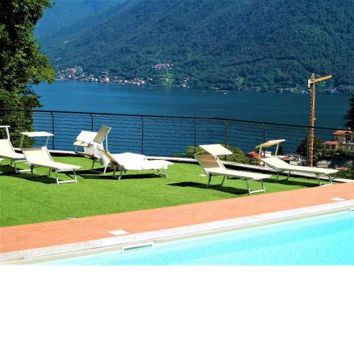 Green & Lake Home