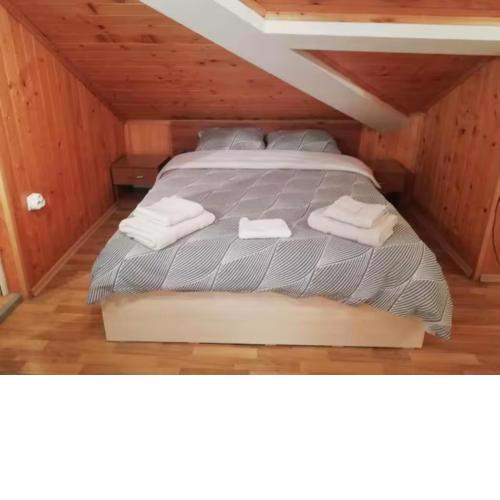 Green Loft Apartment-Rose