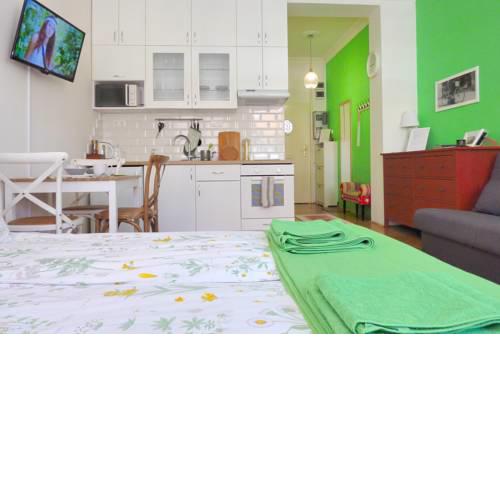 Green Lónyay Apartment