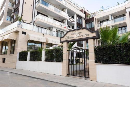 Green Paradise Deluxe Apartments