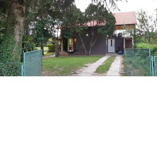 Green retreat kuća uz rijeku za savršeni odmor