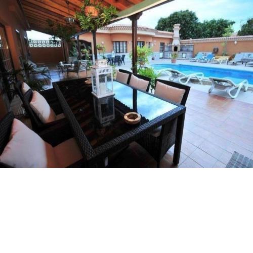 Großzügiges Ferienhaus mit Pool für 20 Personen auf Teneriffa mit Blick auf Teide