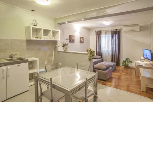 Guest Accomodation Žura
