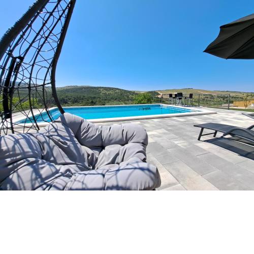 Guest house "The View" - with a pool