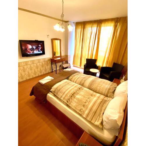 Guest ROOMS with living room, dining room and kitchen next to CENTER SOFIA