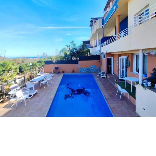 GuestReady - Expansive Chalet with Private Pool