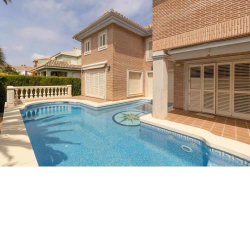 GuestReady - Steps to the Mediterranean Sea