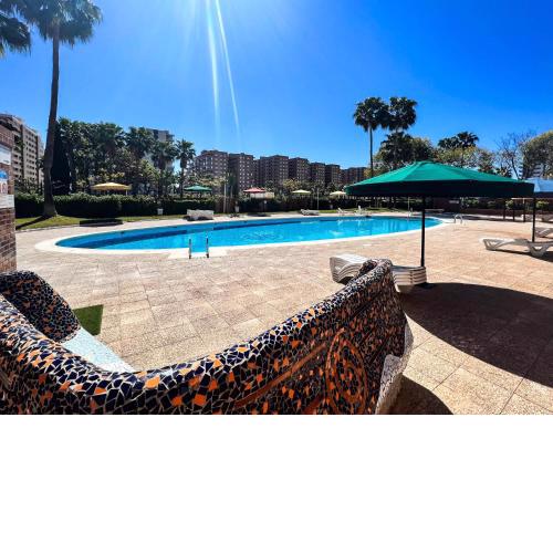 Gym, ping pong, piscina y garaje