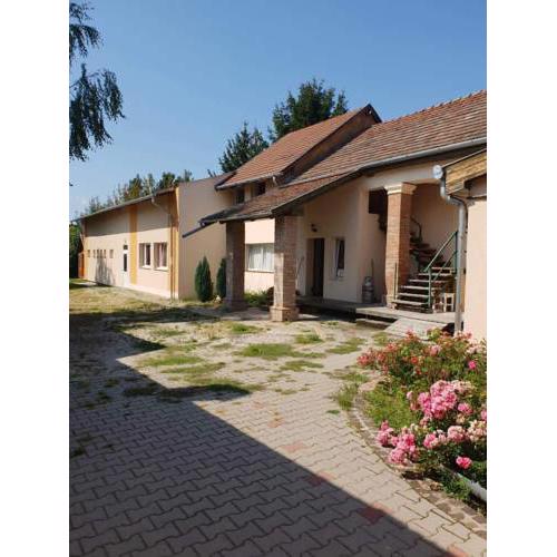 Gyöngyvirág Motel