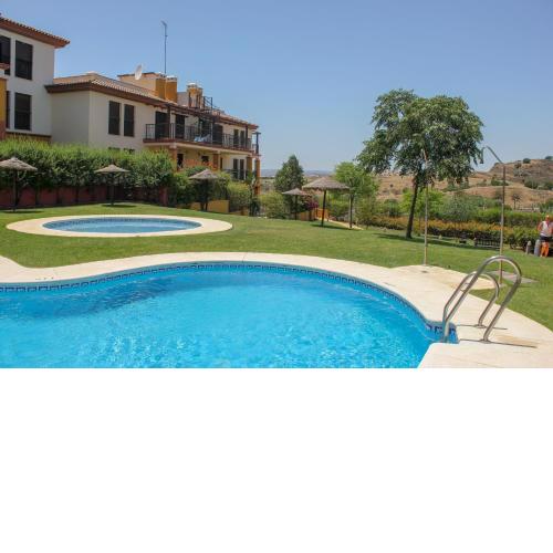 HAA001) Apartamento moderno con jardín.