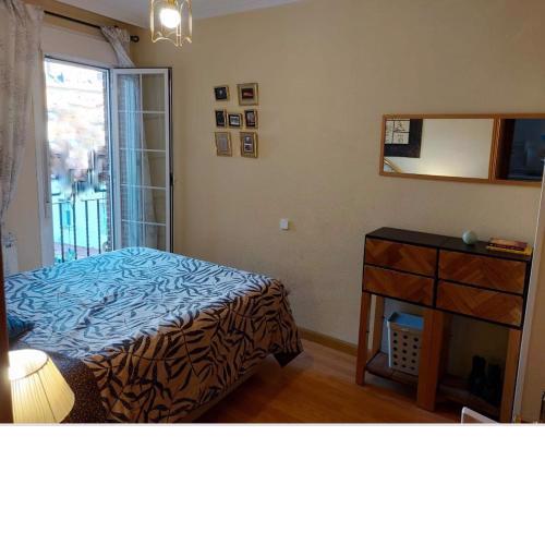 Habitación con balcón y baño exclusivo solo para ti