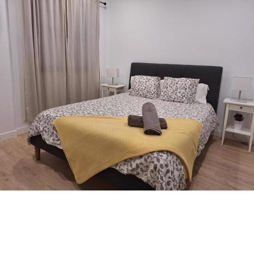habitacion con baño privado en un piso con familia