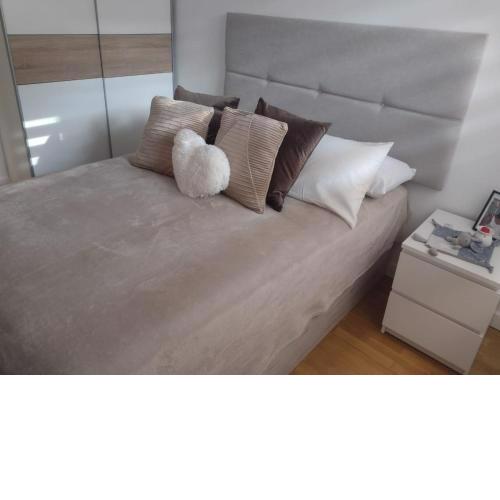 Habitacion con encanto en piso familiar a 5 minutos del centro