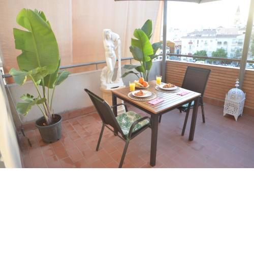 Habitacion grande con terraza privada, malaga centro
