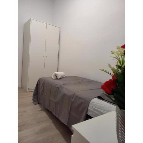 Habitacion independiente en apartamento cerca a Sagrada Familia
