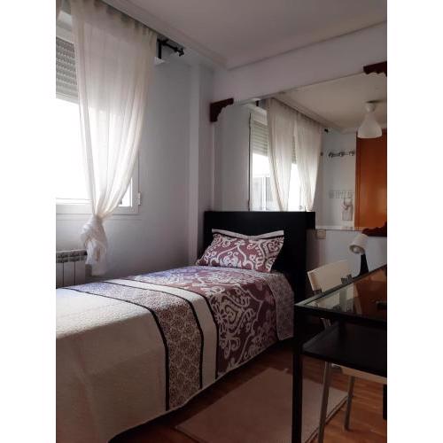 habitación muy cerca del centro, en el metro 10min a sol/ gran vía