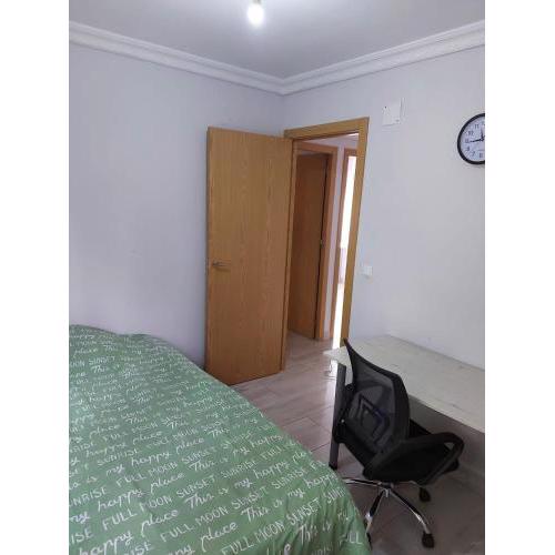 Habitación Privada a 15 min de la Playa/Piso