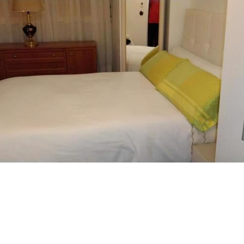 Habitaciones individuales en apartamento turístico