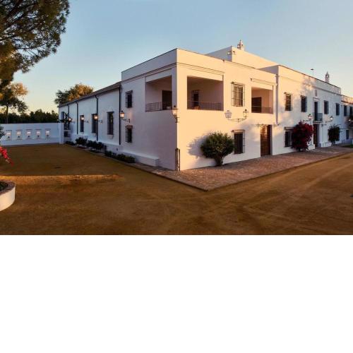 Hacienda con jardín y piscina Molino Santa Ana