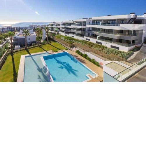 Halo - Charming Apartment in Estepona with Private Garden