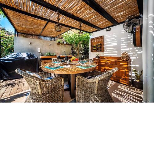 HALO Ligaria Suite 100m next to the beach with private pool