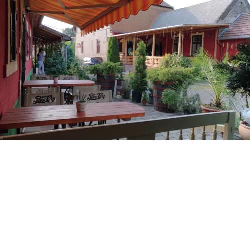 Hangonyi Pizzéria és Vendégháza
