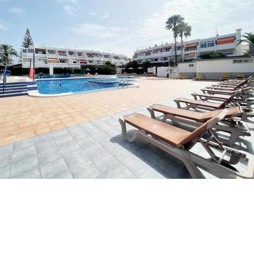 HAPPY DAYS, Central, Nice Terrace, Fast Internet, Pool