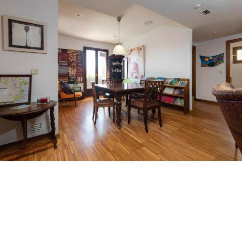 Happy Nest in Pals Village