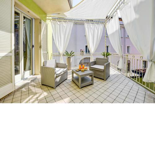 Happy Terrace - town centre