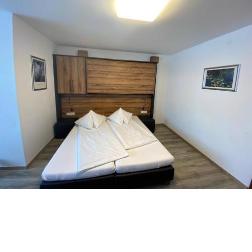 Haus 2 Top 69 - LowBudget Studio Apartment
