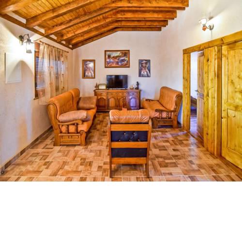 Haus-Anita-2-mit-Pool-fur-8-Personen