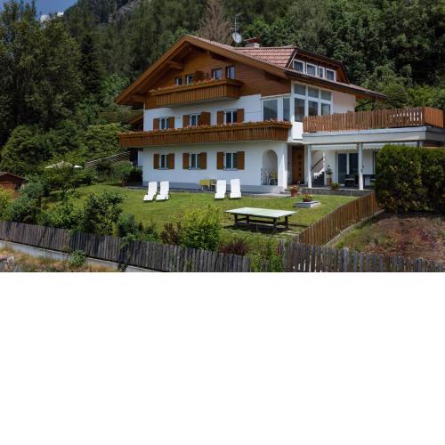 Haus Aron