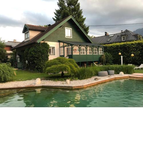 Haus in Anif bei Salzburg mit Sauna und Garten mit Badeteich