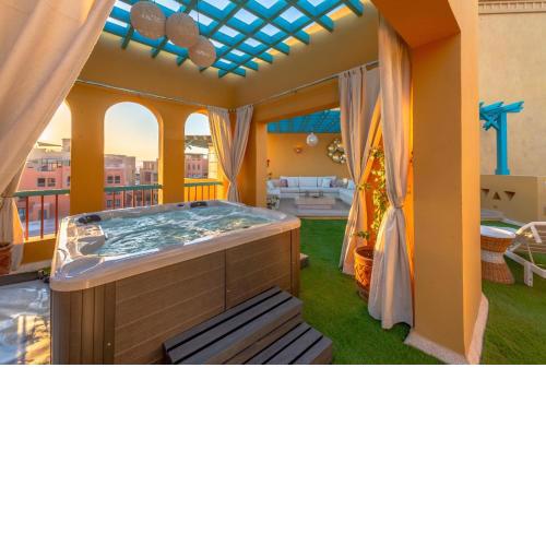 Heated Jacuzzi 2BR Apartment on Yacht view