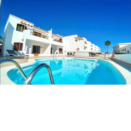 Heated pools-200m beach- Wifi